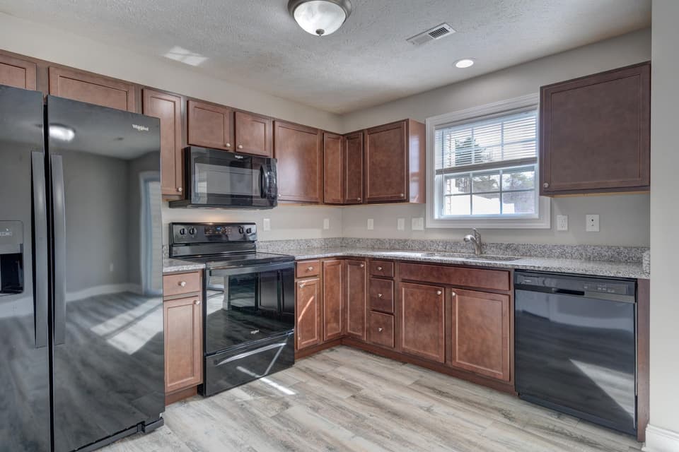 410 Twisted Oak Drive NW, photo 8 of 25