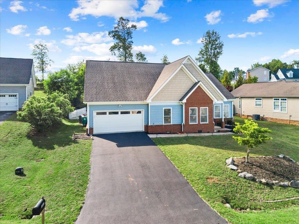 1015 Falor Lane, photo 3 of 40