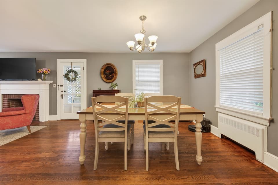 301 S Franklin Street, photo 6 of 35