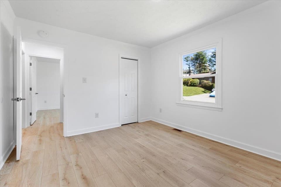 2435 Glade Drive SE, photo 25 of 40