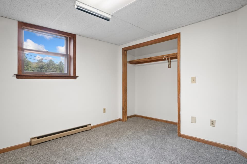 405 Overland Drive, photo 29 of 40