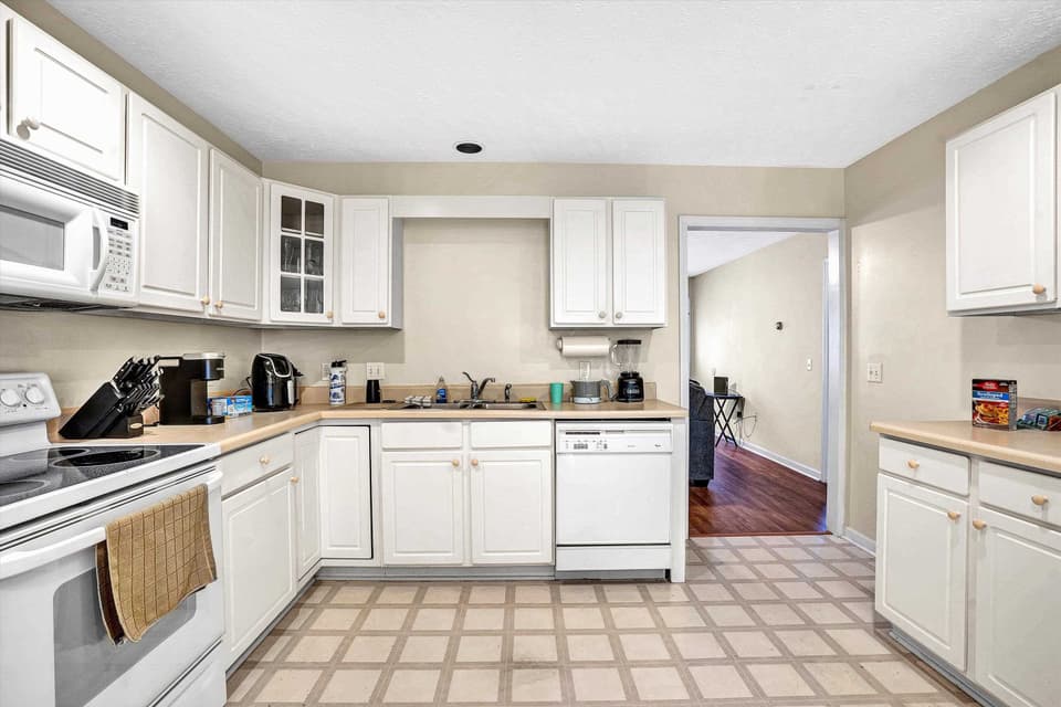 140 Jennifer Street SE, photo 9 of 21