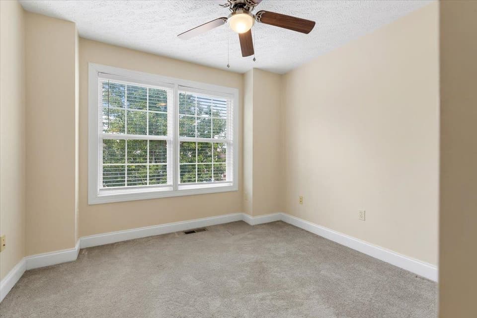 300 Willow Oak Drive, photo 21 of 40