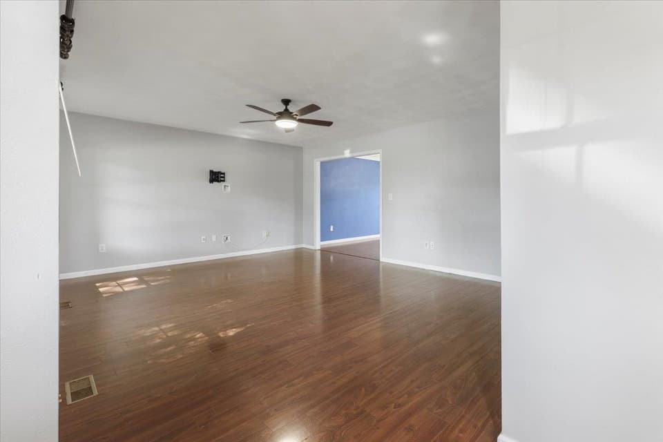 305 Sequoia Circle, photo 6 of 40
