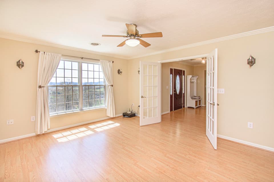 1130 Cassatt Ln, photo 10 of 39