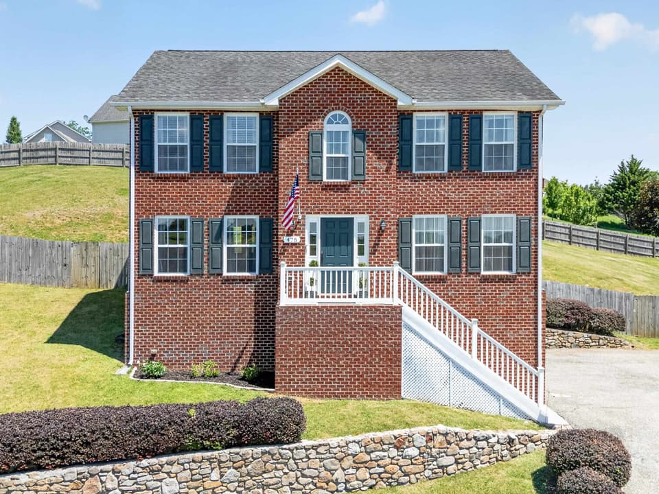 475 Majestic Drive, photo 3 of 40