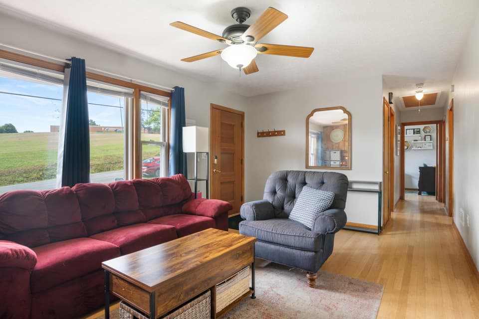 105 Wades Lane, photo 4 of 40