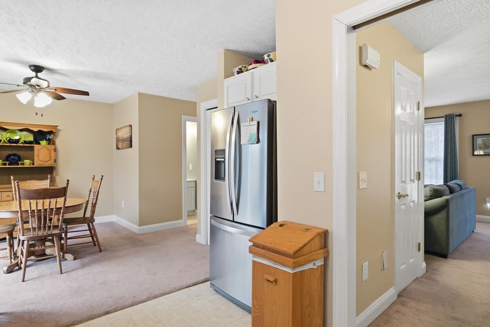 585 Silver Leaf Drive, photo 17 of 39