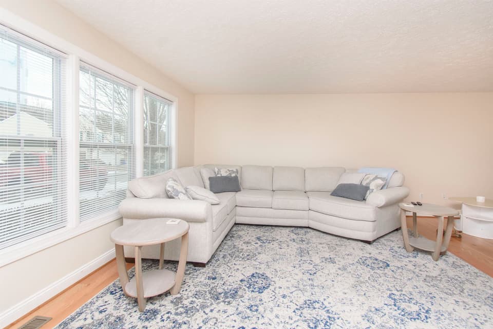 190 Robin Hood Drive, photo 10 of 40
