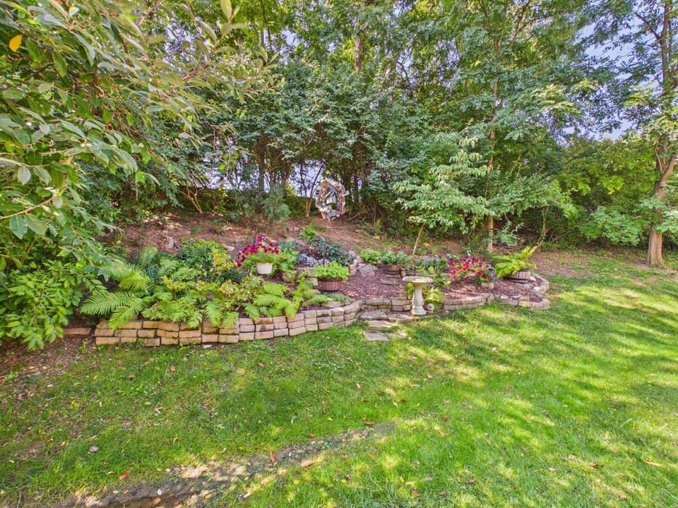 250 Vinnie Avenue, photo 5 of 40