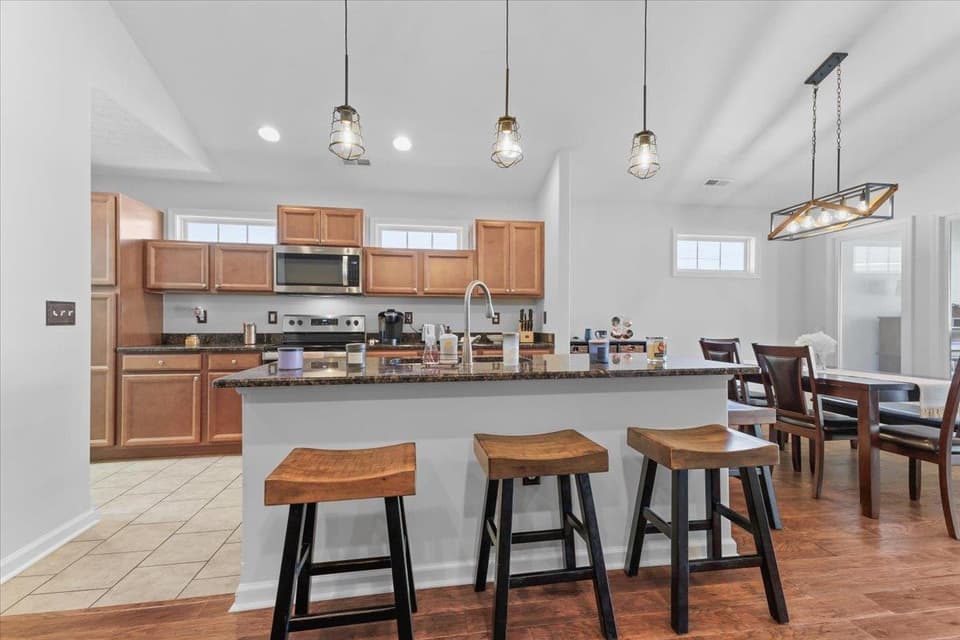 2150 Giles Drive, photo 15 of 37