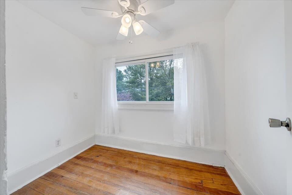 855 E Main St, photo 21 of 34