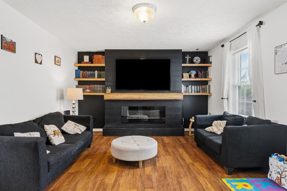 1685 Forelmont Street, photo 8 of 40