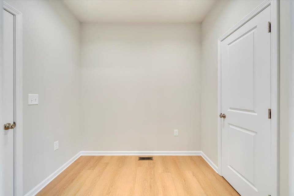 1555 Kensington Way, photo 18 of 38