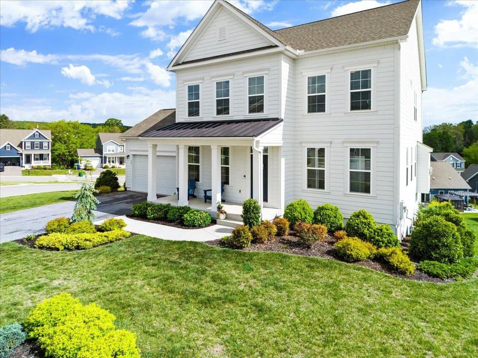 705 Jefferson Circle, photo 9 of 40