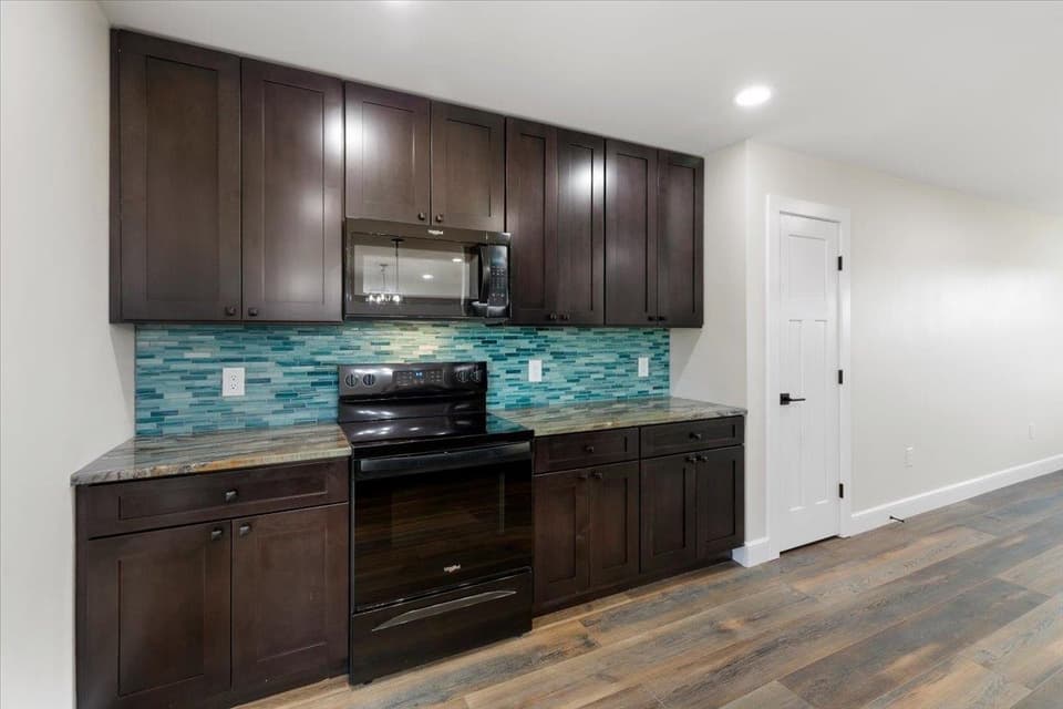 1045 Beaver Drive, photo 17 of 40