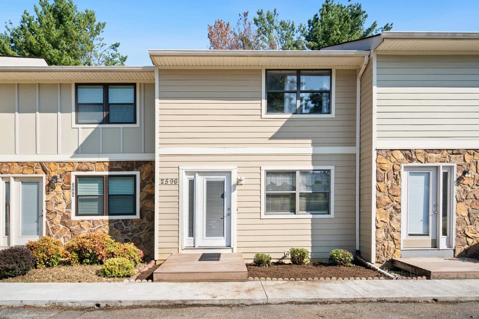 2596 Glade Drive SE, Christiansburg, VA