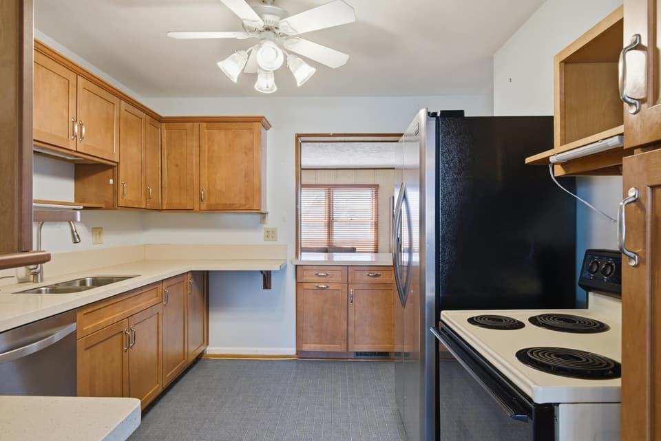 205 Roundhill Drive, photo 22 of 40