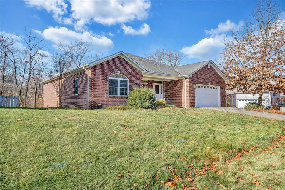 481 Houchins Rd, photo 4 of 35