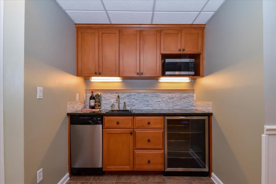 2070 Lake Vista Drive, photo 21 of 36