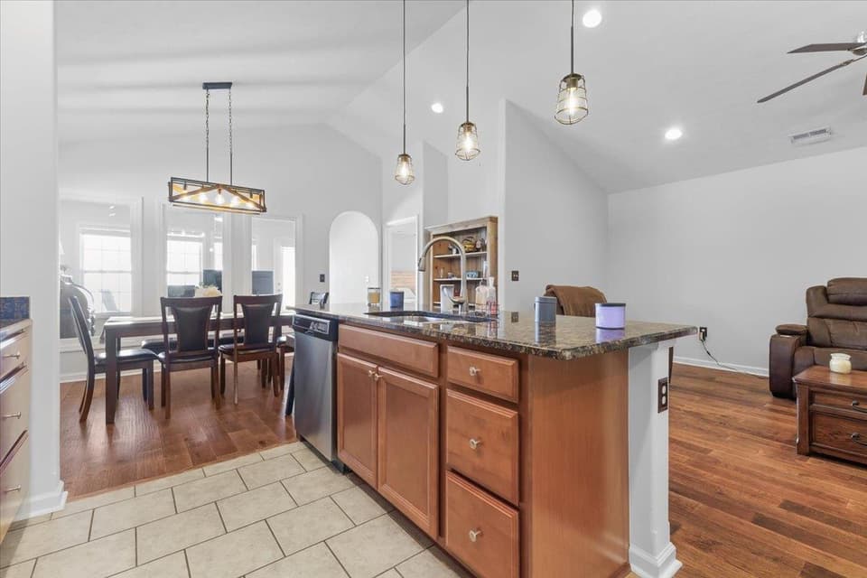 2150 Giles Drive, photo 17 of 37