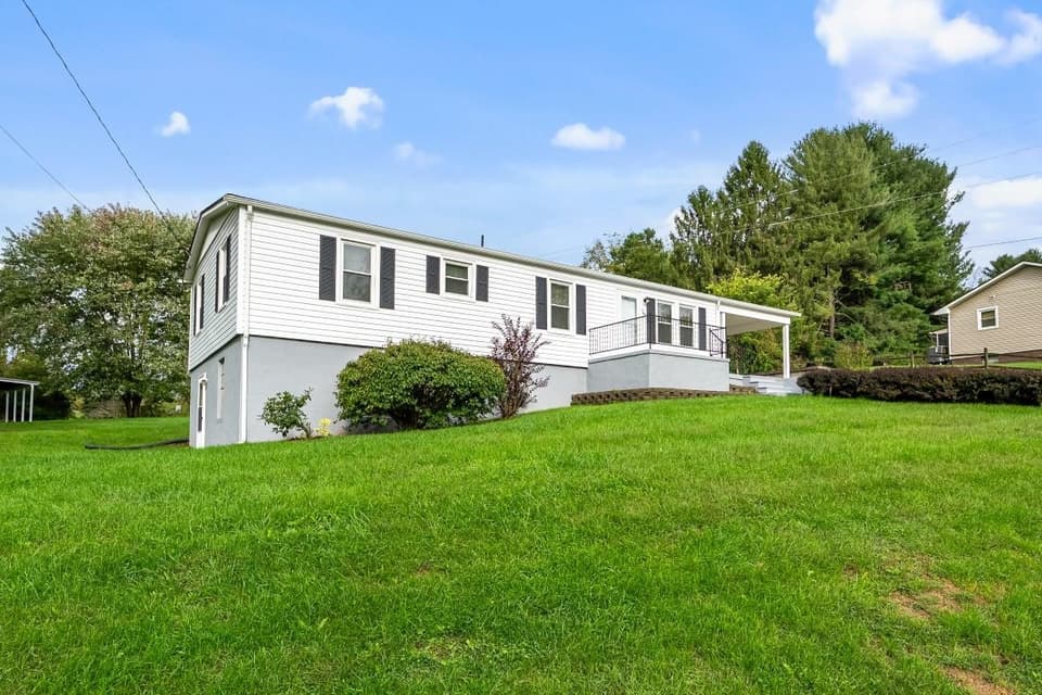 1045 Brown Street, photo 2 of 40