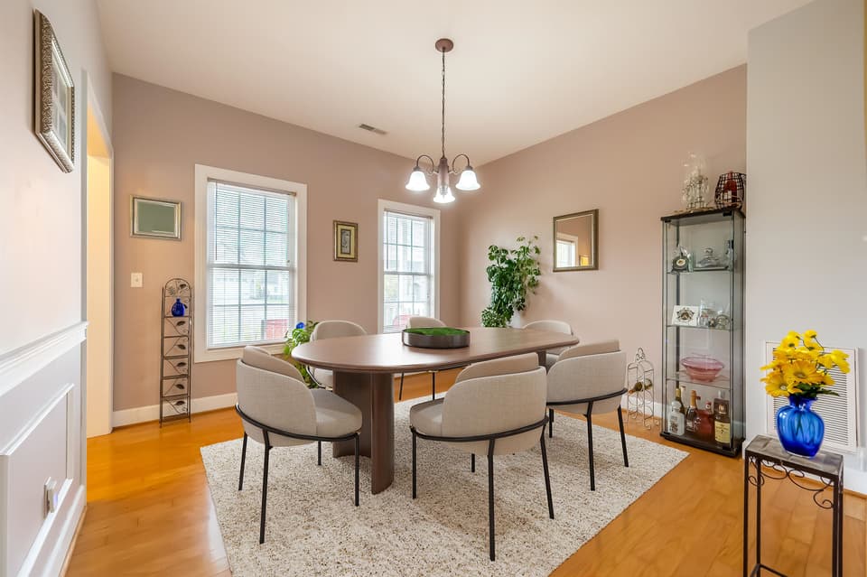 300 Meadow Drive, photo 9 of 40