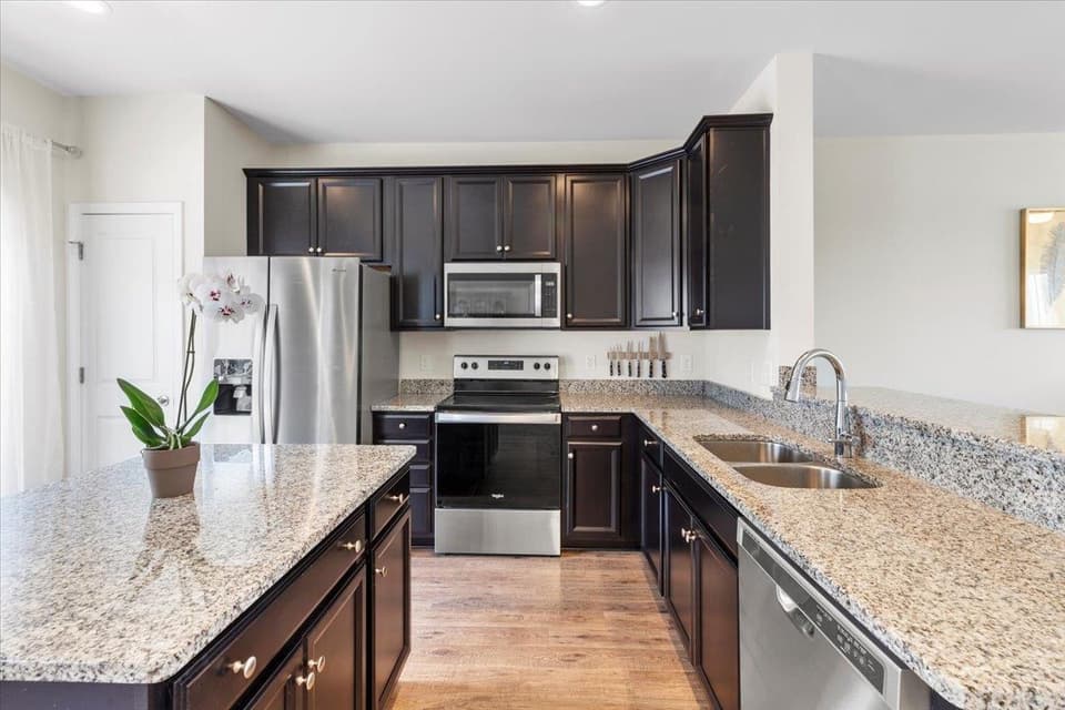 465 John Adams Drive, photo 20 of 40