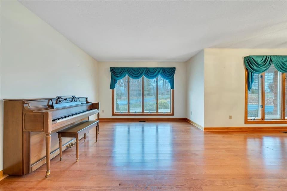 290 Patricia Lane SE, photo 7 of 40