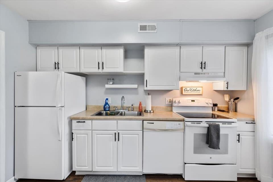 229 Lester Place, photo 9 of 40