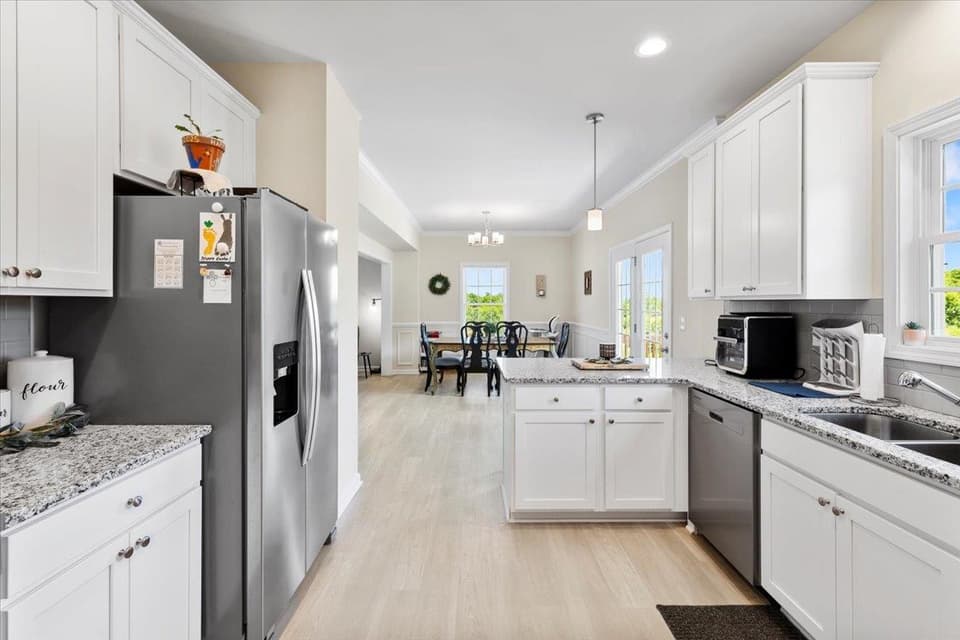 990 Holland Loop NW, photo 18 of 40