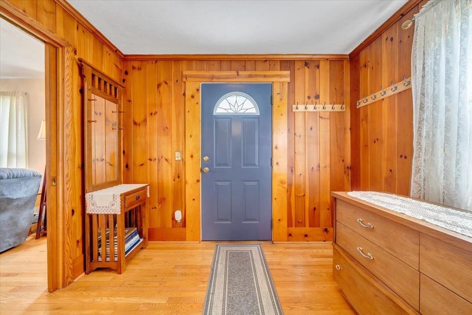 625 Mountainview Drive SW, photo 3 of 31