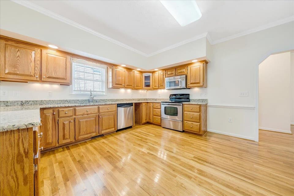 481 Houchins Rd, photo 12 of 35