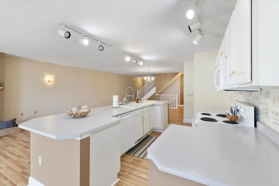 360 Gold Leaf Drive, photo 24 of 40