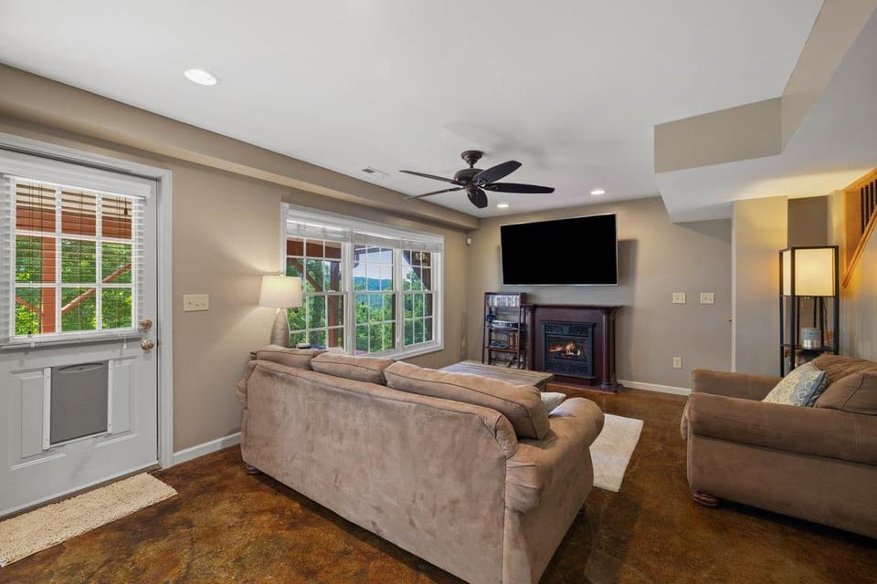 2050 Lubna Drive, photo 31 of 40