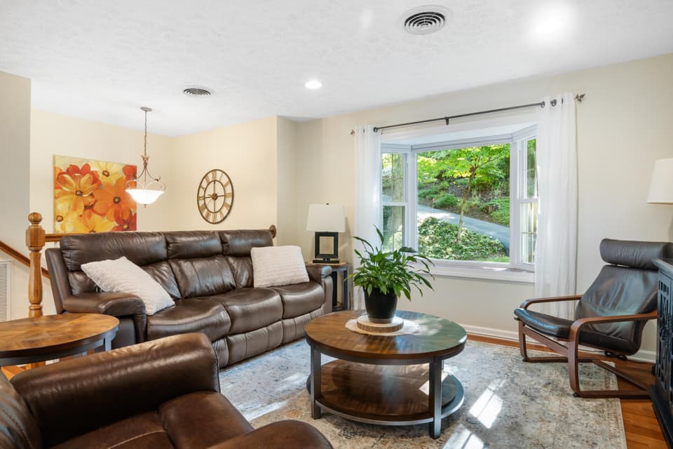 405 Tomahawk Drive, photo 12 of 40