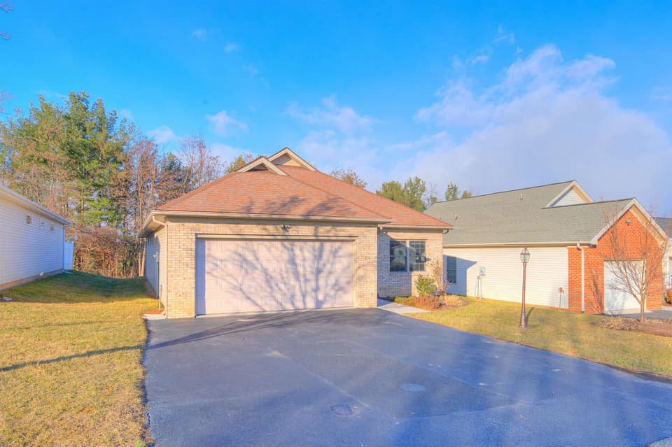 210 Windsong Drive, photo 2 of 10
