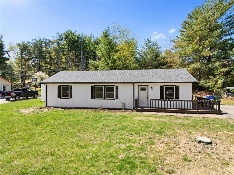 2435 Glade Drive SE, photo 2 of 40