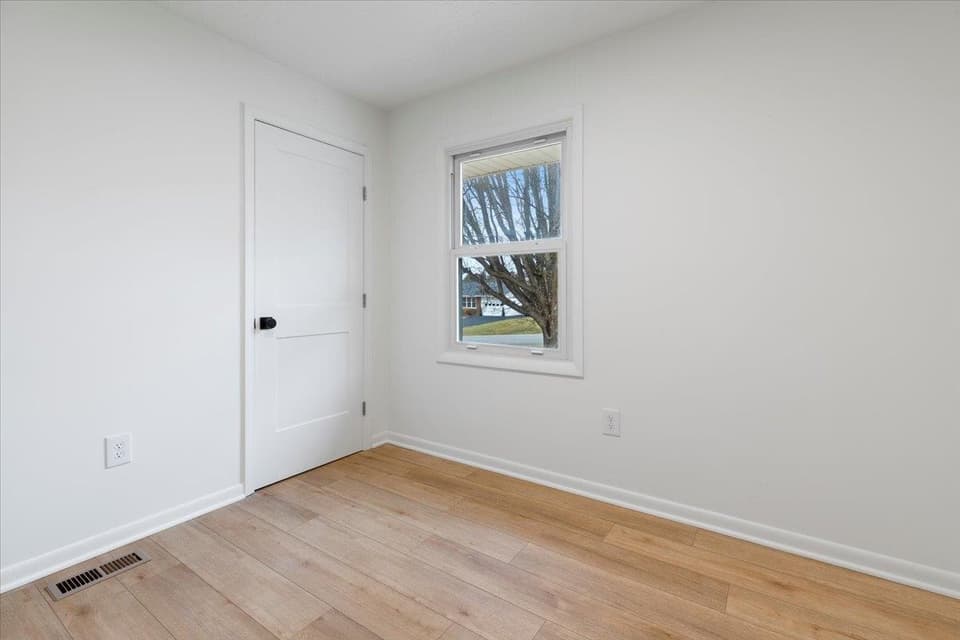 326 Rolling Hills Drive, photo 26 of 40