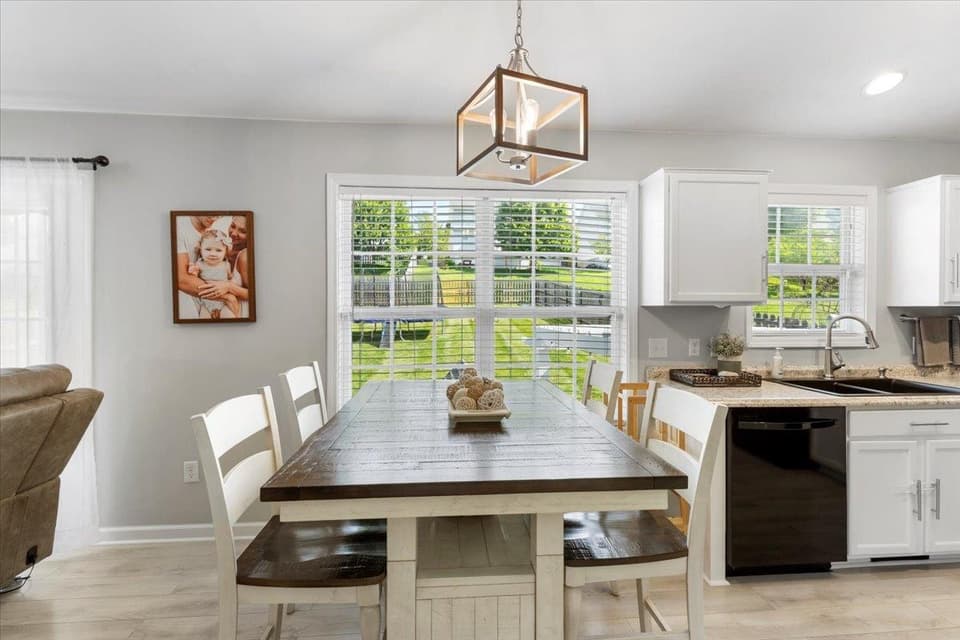 150 Sage Lane, photo 7 of 32