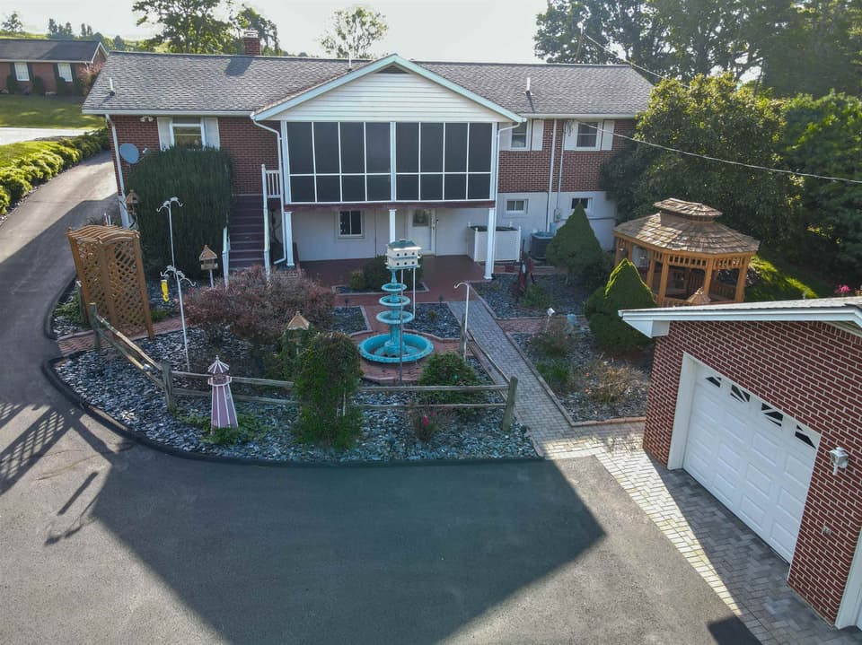 240 Walnut Drive, photo 2 of 40