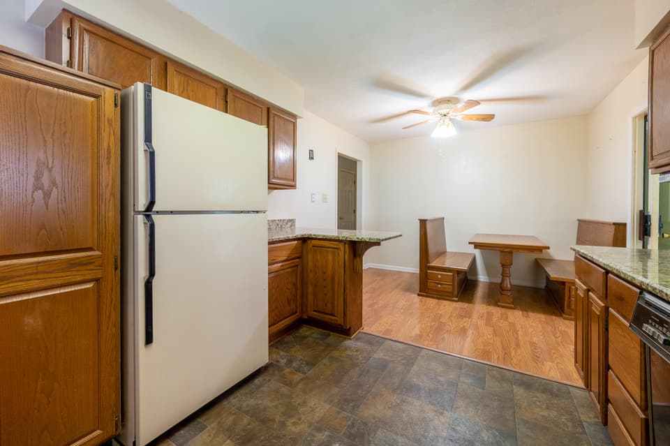 420 Overhill Rd SE, photo 12 of 34