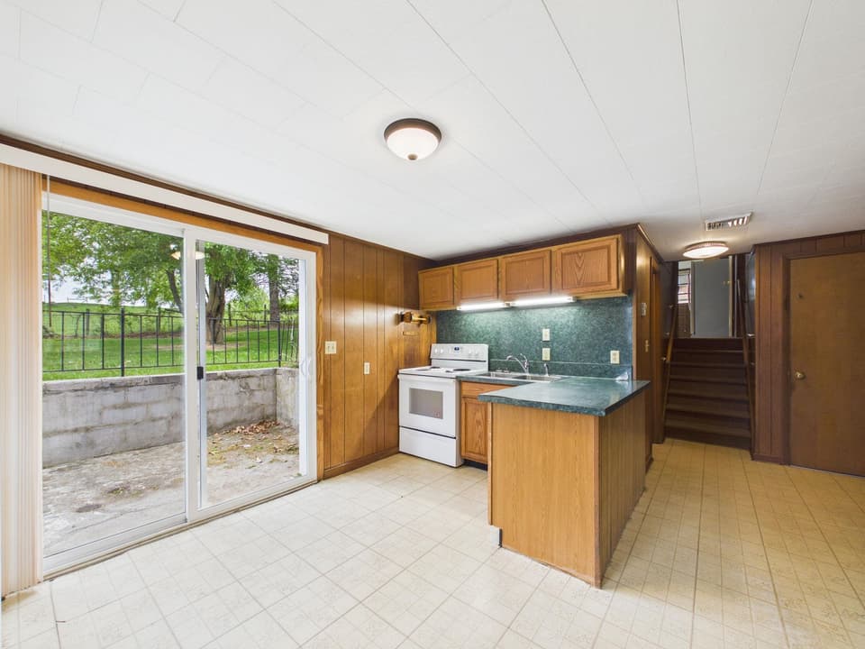 405 Maple Drive SE, photo 19 of 37