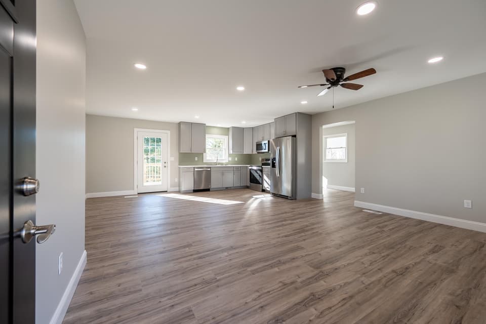 230 Pelham Lane, photo 12 of 40