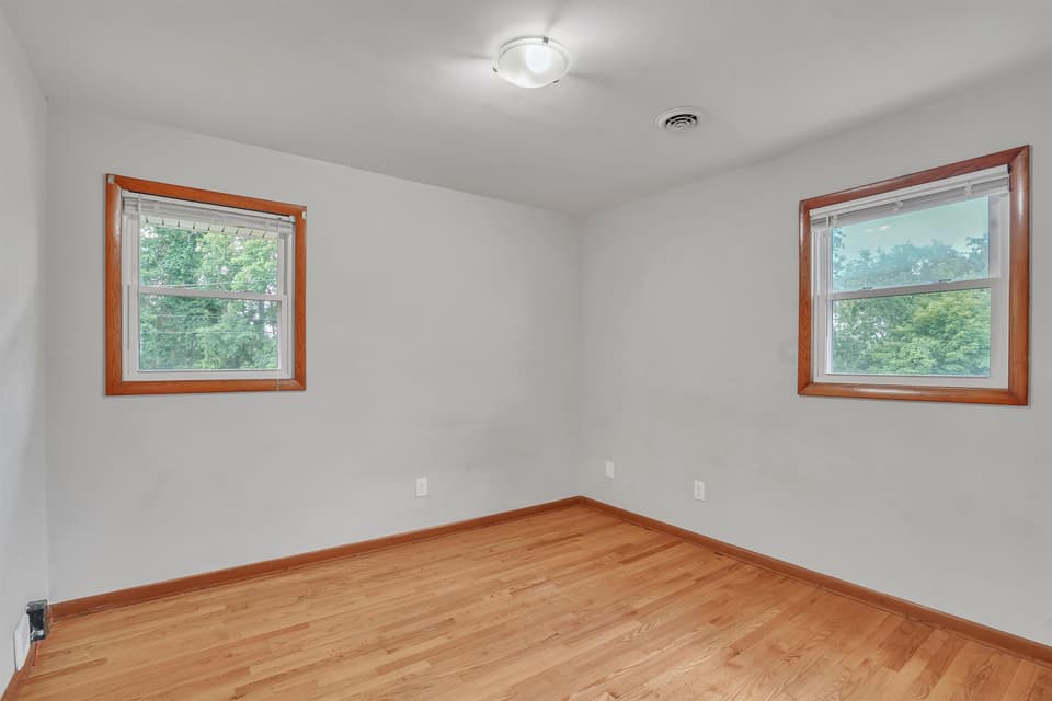 650 Betty Drive, photo 24 of 40