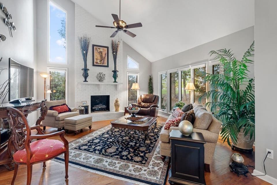 255 Patricia Lane NE, photo 23 of 35