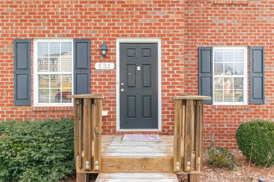 535 Keystone Drive, photo 3 of 40