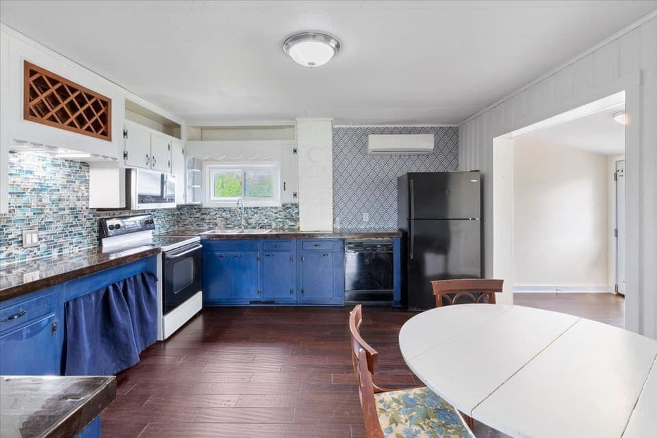 690 Harless Street, photo 17 of 40