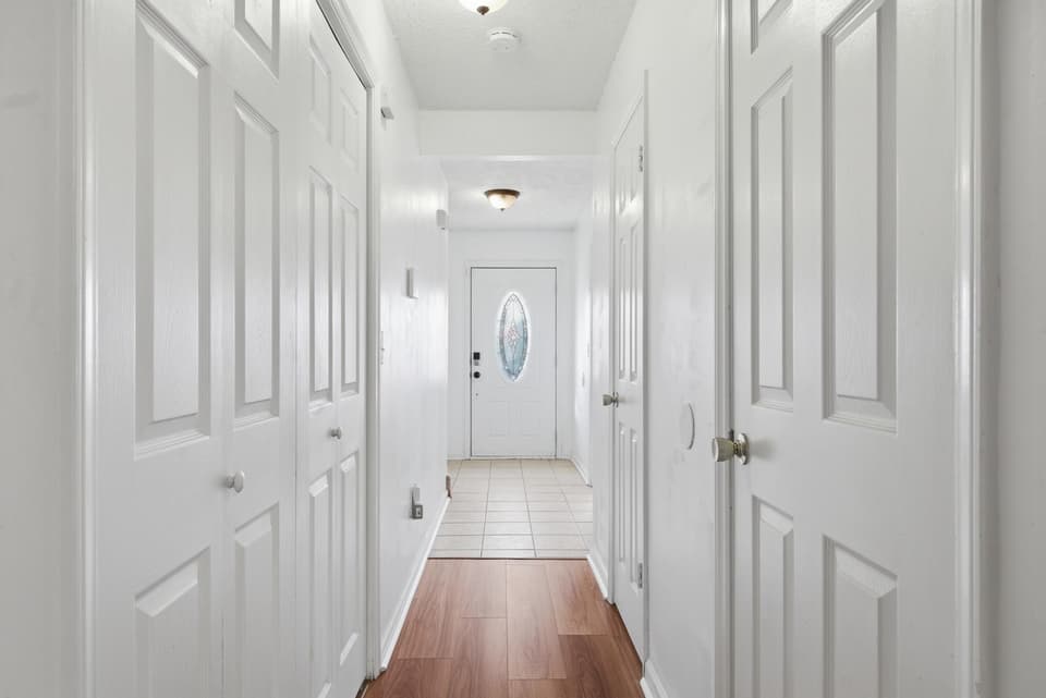 1655 York Drive, photo 5 of 38