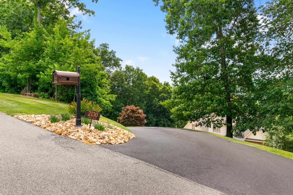 2130 Lubna Drive, photo 8 of 40